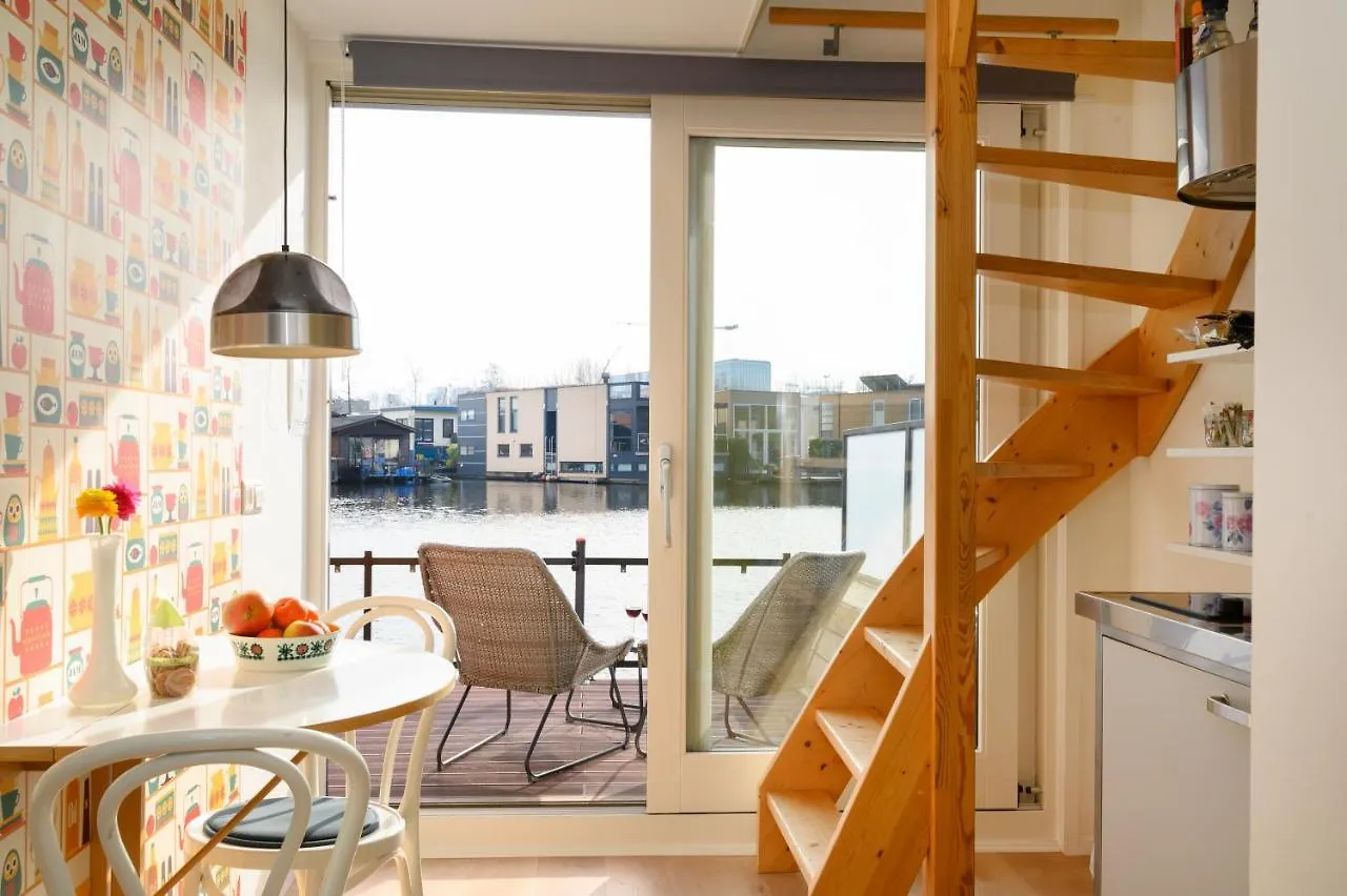 Houseboat Studio With Canalview And Free Bikes Amsterdam Bed & Breakfast