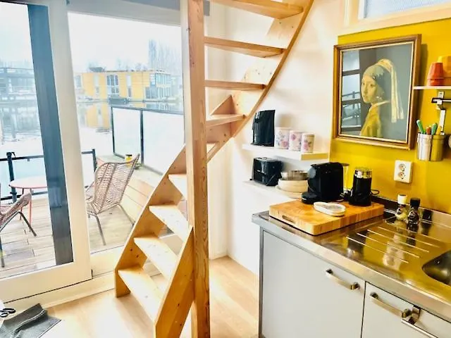 Bed & Breakfast Houseboat Studio With Canalview And Free Bikes Amsterdam Netherlands